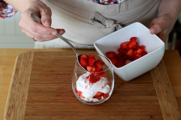 Erdbeeren hinzugeben