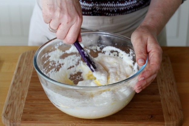 Den Rest des Eischnees unterheben