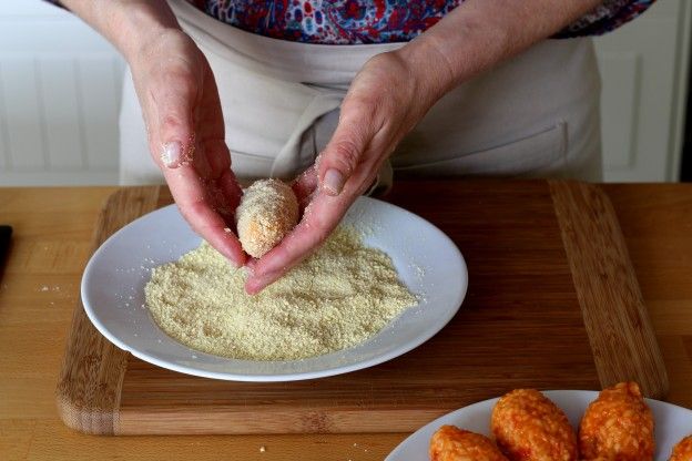 Und schließlich mit Paniermehl bestäuben