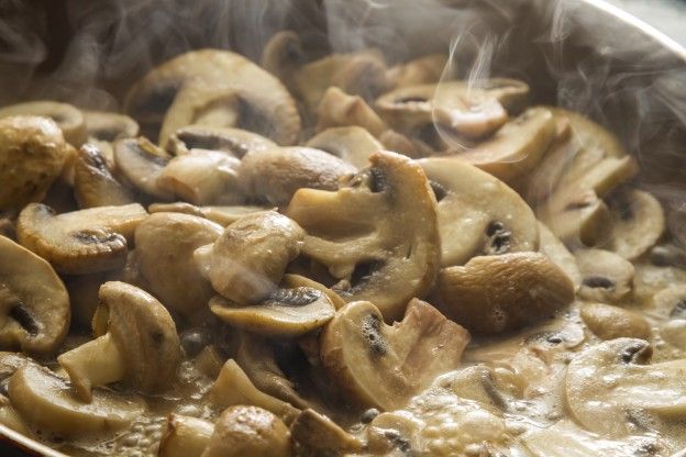 Gebratene Champignons in Sahne-Sauce