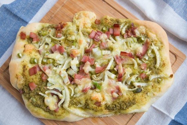 Pizza mit Pesto