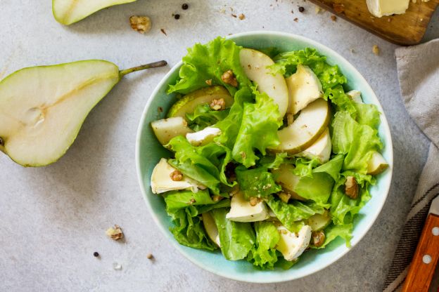 Salat mit Camembert und Birne