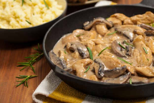 Gebratene Hähnchenbrust mit Champignons