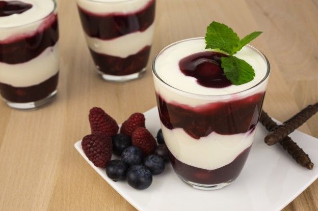 Verrines mit Schokolade und Himbeeren