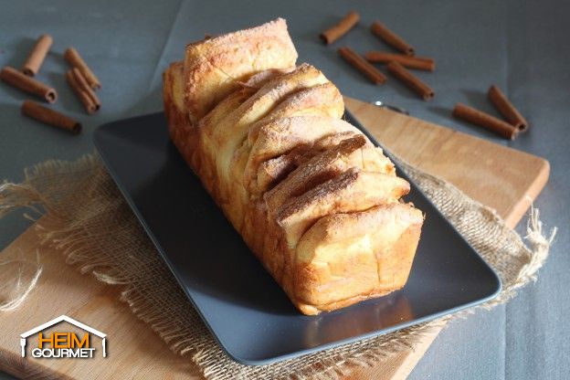 Für 30 bis 40 Minuten bei 175 °C im vorgheizten Ofen goldbraun backen. Auf einem Kuchenrost abkühlen lassen.