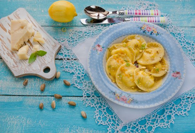 Ravioli al limone in Salbeibutter