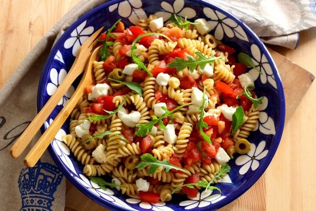 Mozzarella-Tomaten-Fusilli Salat