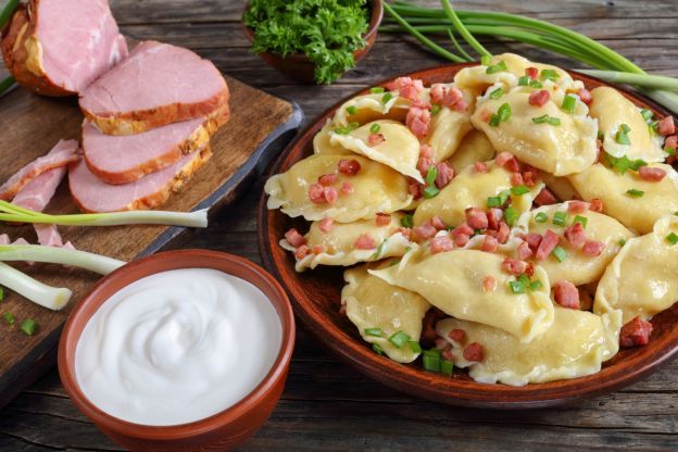 Ravioli mit Schinken und Frühlingszwiebeln