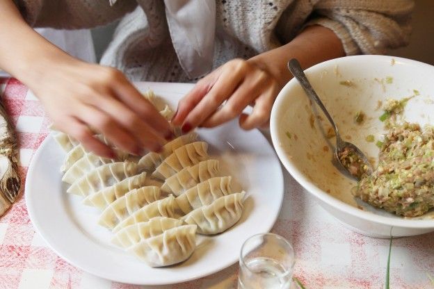 Die Jiaozi verschließen