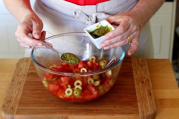 Pesto hinzugeben