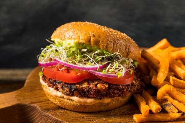 Quinoa, schwarze Bohnen & Walnuss Veggie Burger