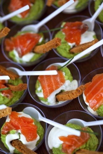 Verrines mit Avocado und geräuchertem Lachs