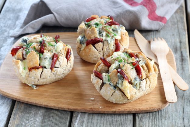 Zupfbrötchen mit Blauschimmelkäse