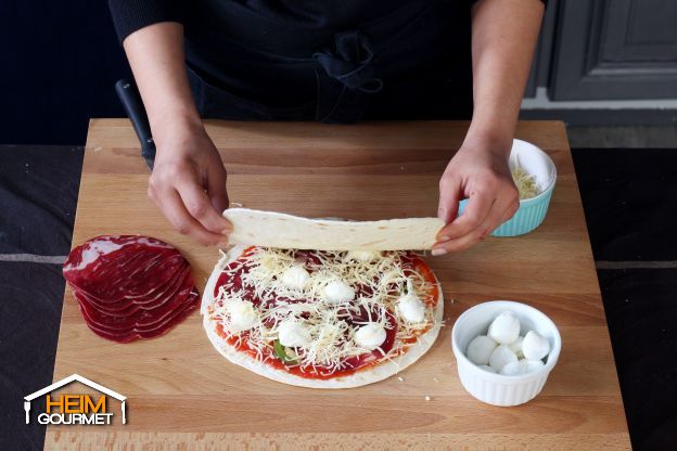 Mit einer zweiten Tortilla bedecken