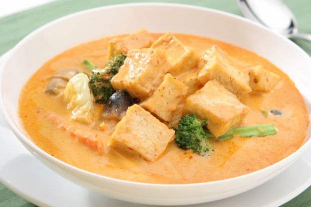 curry mit Tofu und Kokosmilch