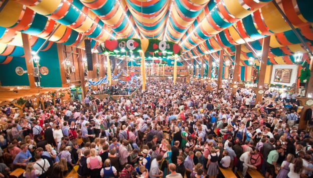 Was muss ich über die Festzelte auf dem Oktoberfest wissen?