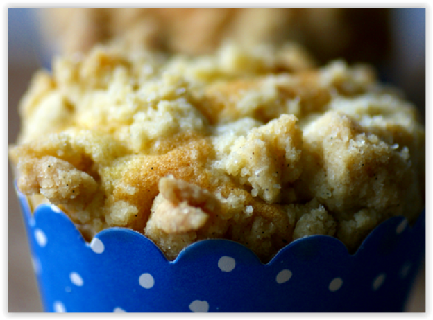 Rhabarber-Muffins mit Streuseln