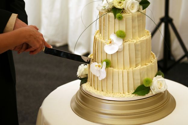 Der Zuckerguss der Hochzeitstorte