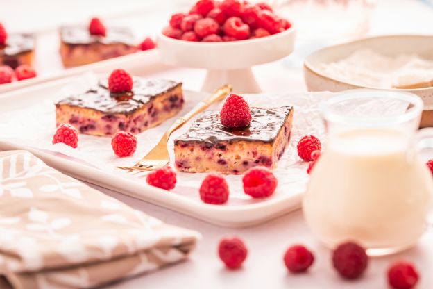 Buttermilchkuchen mit Himbeeren