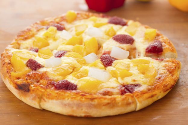 3. Pizza mit Ananas