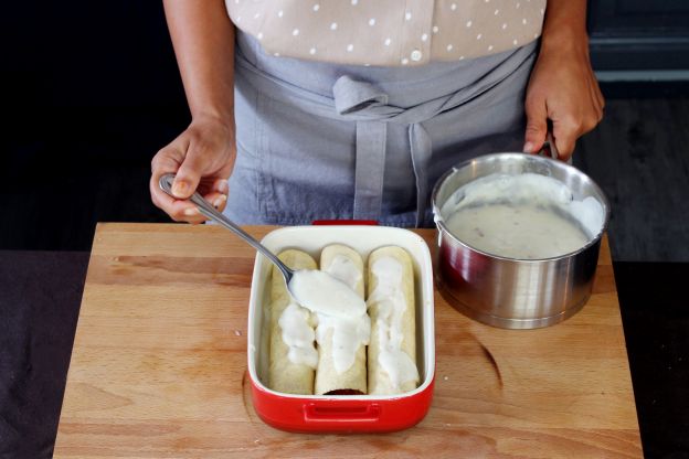 ZUBEREITUNG DER ENCHILADAS