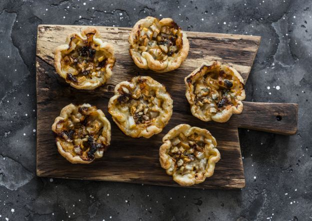 Mini-Quiches mit Honig, Gorgonzola und Walnüssen