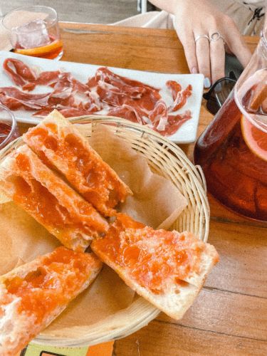 Pan tumaca: Brot mit Tomate und Olivenöl