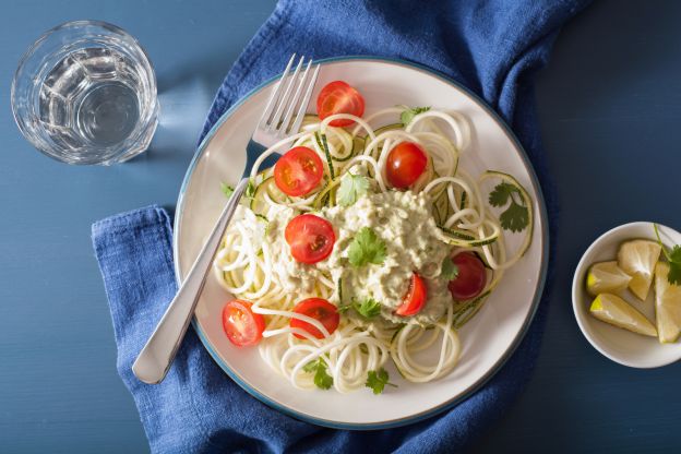 Zoodles mit Avocadodressing