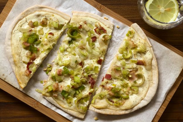 Flammkuchen mit Lauch und Speck