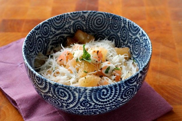 Reisnudelsalat mit Grapefruit und Krabben