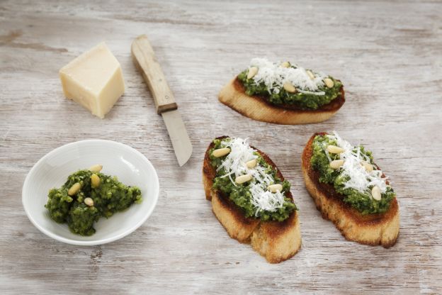 Crostini mit Pistazien-Pesto