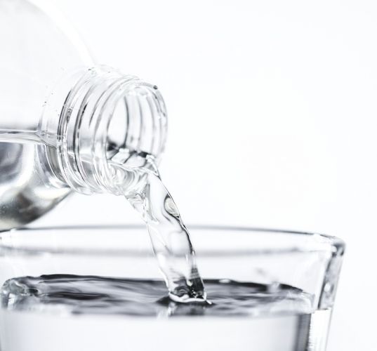 20) Mineralwasser ist keimfreier als Leitungswasser