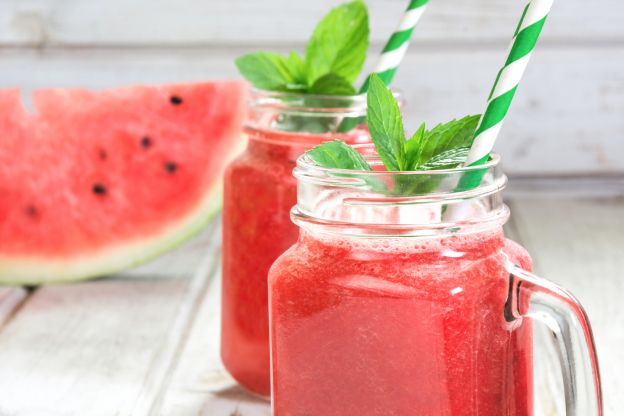 Wassermelonensaft mit Fruchtfleisch