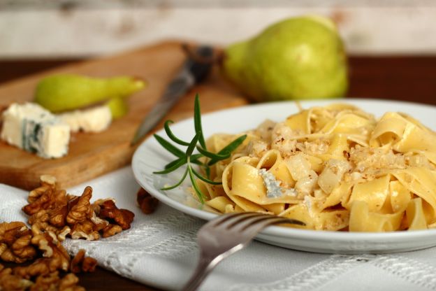 Tagliatelle mit Birne, Walnuss und Blauschimmelkäse