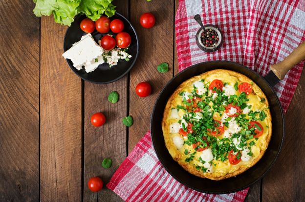 Frühstücks-Omelette mit Tomaten