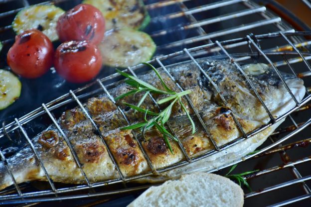 Gegrillter Fisch auf mediterrane ARt