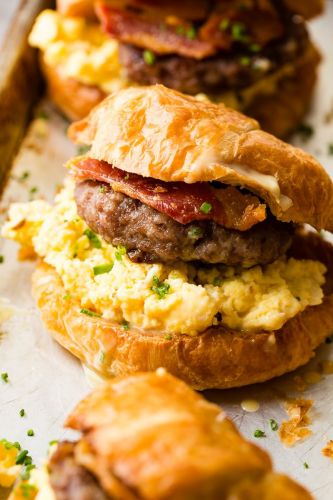 Ahorn-Senf-Croissant-Frühstückssandwiches