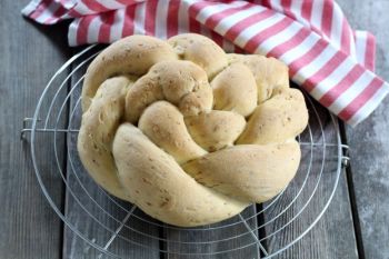 Rezept Für Geflochtenes Hefebrot Mit Sesam