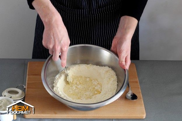 Weiche Butter hinzugeben und mit einer Gabel verrühren.