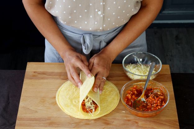 ZUBEREITUNG DER ENCHILADAS