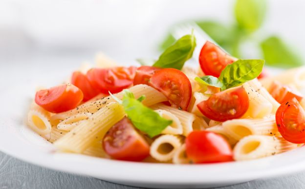 Nudelsalat à la Tomate-Basilikum