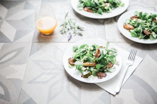 Steinpilzsalat mit Knoblauch und Brunnenkresse