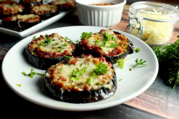 MINIPIZZEN AUF AUBERGINE