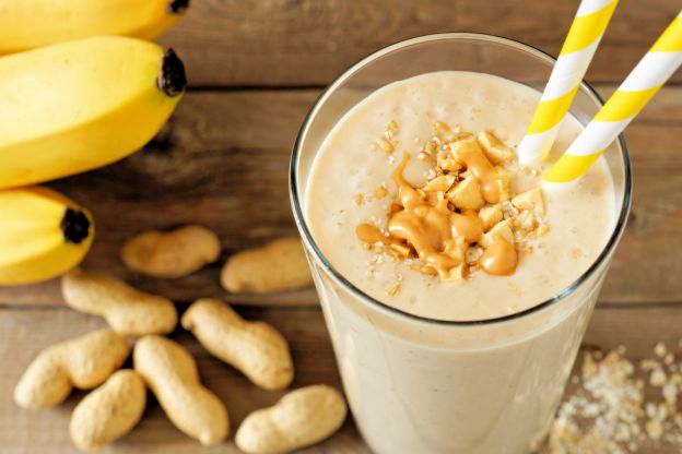 Smoothie aus Banane und Erdnussbutter