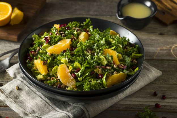 Grünkohlsalat mit fruchtiger Orangenvinaigrette