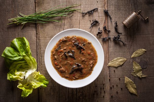 Gulasch mit Herbsttrompeten