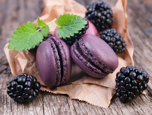 Brombeer Macarons