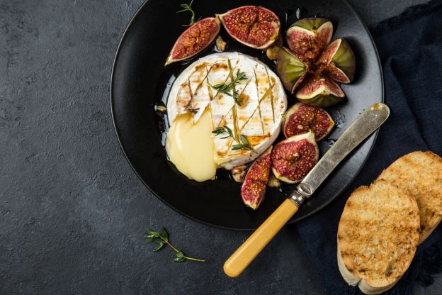 Gebackener Camembert mit Feigen und Honig