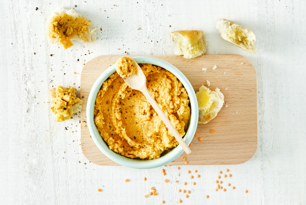 Rote Linsen Hummus mit Möhren