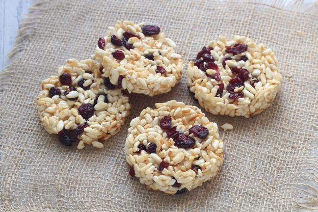 Puffreis mit Kokos und Cranberries